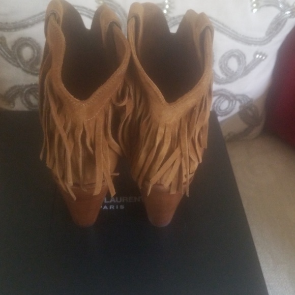 Boots - Picture 4 of 6